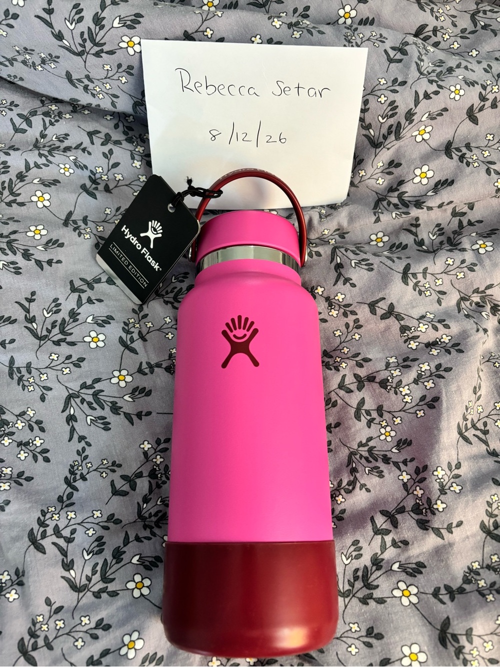 Hydro Flask Kids Bottle in Hot Pink with Maroon Base- nwt 32oz